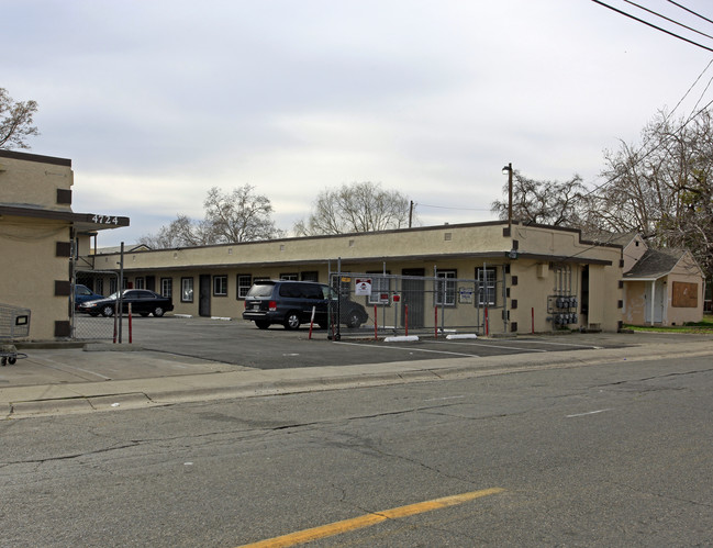 4720 Roosevelt Ave in Sacramento, CA - Building Photo - Building Photo