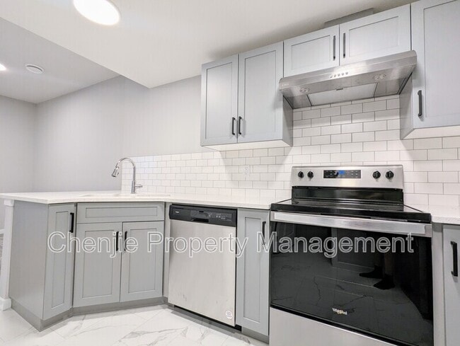 9487-9227 227 St NW in Edmonton, AB - Building Photo - Building Photo