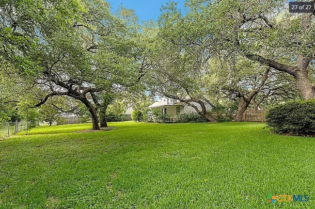 1701 Century Oaks Dr in Lockhart, TX - Building Photo - Building Photo