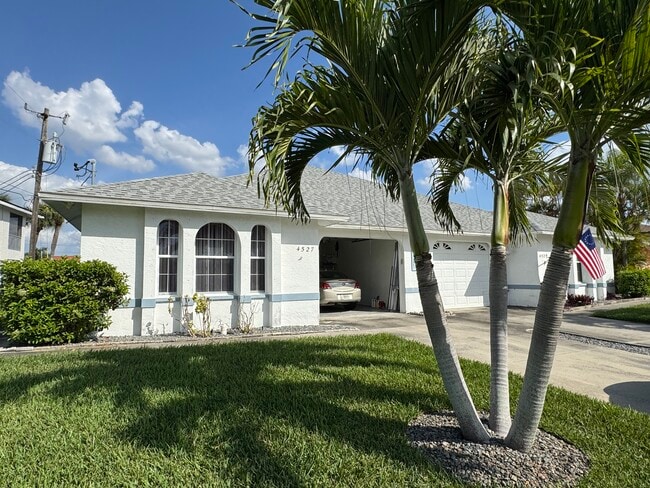 4527 SE 6th Pl in Cape Coral, FL - Foto de edificio - Building Photo