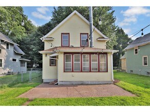 2122 Temple Ct in St. Paul, MN - Building Photo - Building Photo