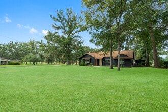 62 Greenbriar Dr in Conroe, TX - Building Photo - Building Photo