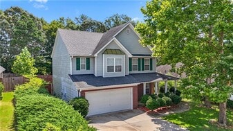 3740 Crescent Walk Ln NE in Suwanee, GA - Building Photo