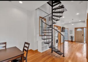 1353 S California Ave, Unit 2R in Chicago, IL - Building Photo - Building Photo