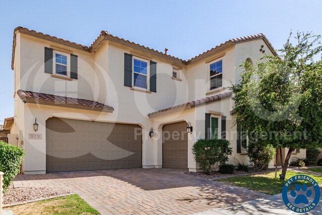 property at 913 W Yosemite Dr