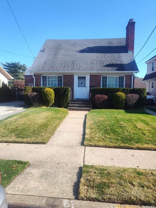 50 Hodson Ave in Lynbrook, NY - Building Photo