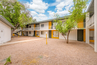 Parkwest Apartments in Glendale, AZ - Building Photo - Building Photo