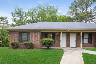 318 Freeport Dr in Lawrenceville, GA - Building Photo