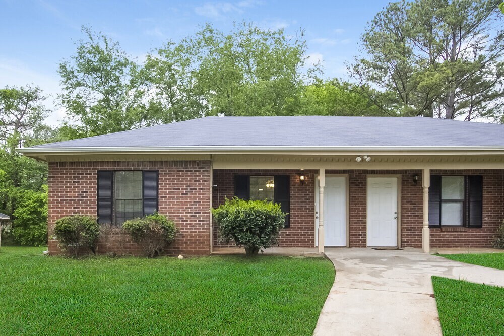 318 Freeport Dr in Lawrenceville, GA - Building Photo