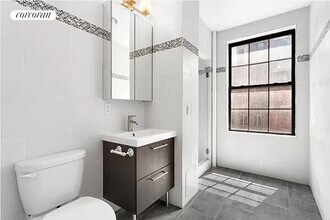 175 W 76th St in New York, NY - Building Photo - Building Photo