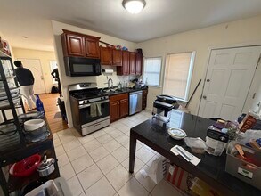 30 Linden St, Unit 30 in Boston, MA - Foto de edificio - Building Photo