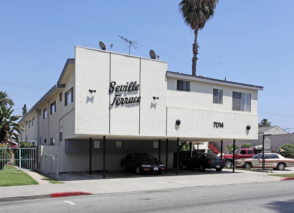 Seville Terrace in Huntington Park, CA - Foto de edificio