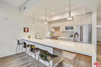 1342 Hayworth Ave, Unit 206 in West Hollywood, CA - Building Photo - Building Photo