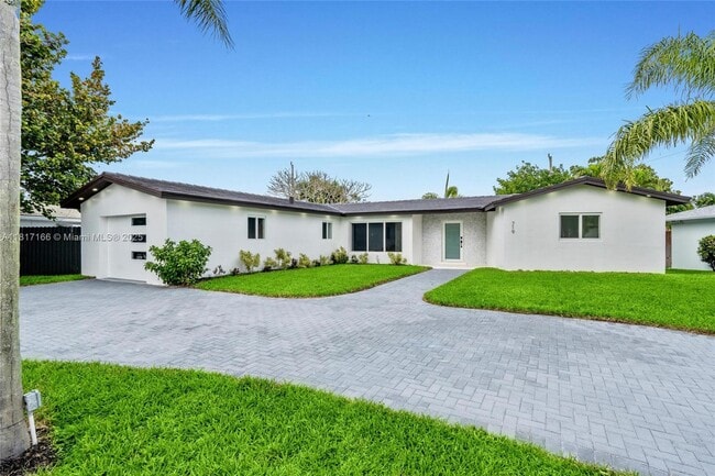 719 SW 25th Ave in Boynton Beach, FL - Building Photo - Building Photo