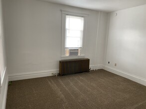 317 3rd St in Irwin, PA - Foto de edificio - Building Photo