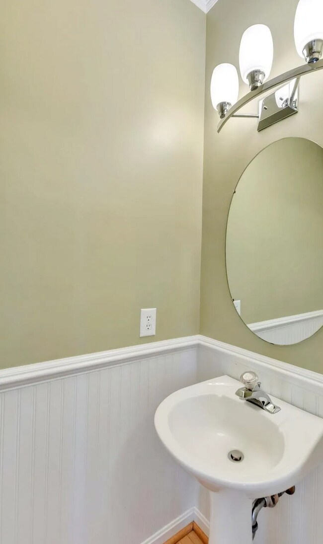 property at 1310 River Chase Ln