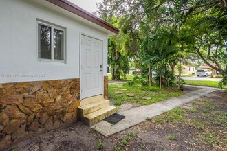 6300 NW 41st St in Virginia Gardens, FL - Building Photo - Building Photo