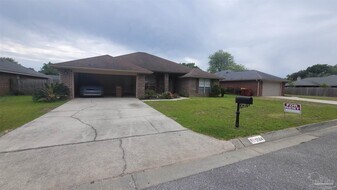 5524 Tucker Circle in Pace, FL - Building Photo