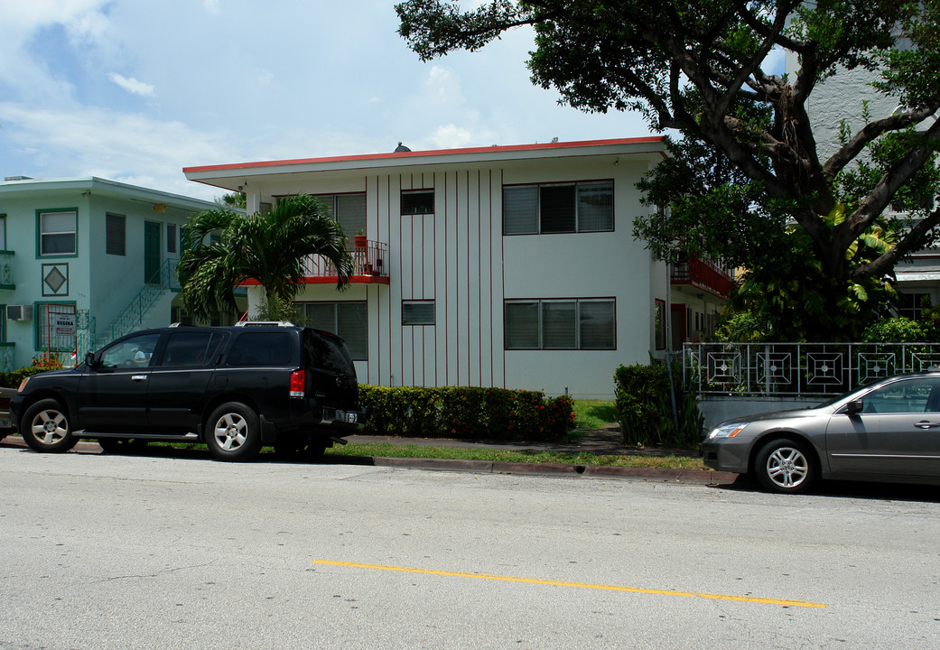 Regina Apartments in Miami Beach, FL - Building Photo