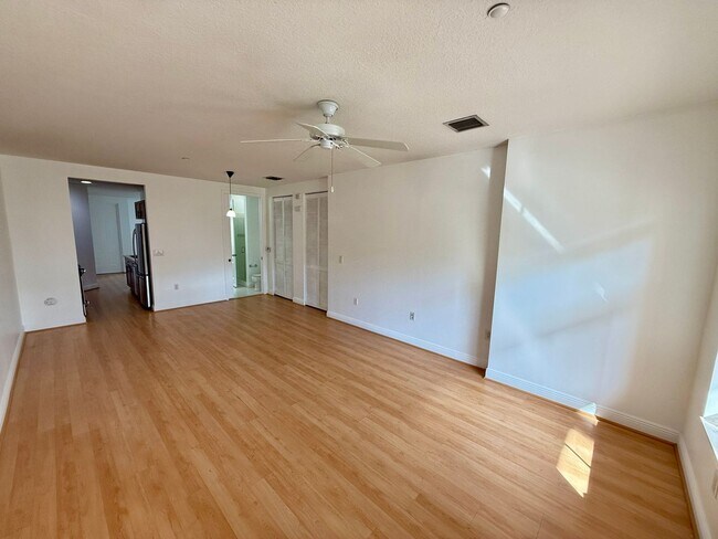 323 SW 13th Ter in Fort Lauderdale, FL - Building Photo - Building Photo
