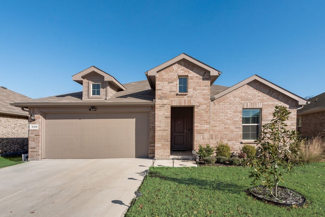 208 Abingdon St in Azle, TX - Foto de edificio
