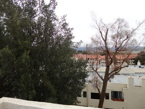 18209 Sierra Hwy in Santa Clarita, CA - Foto de edificio - Building Photo