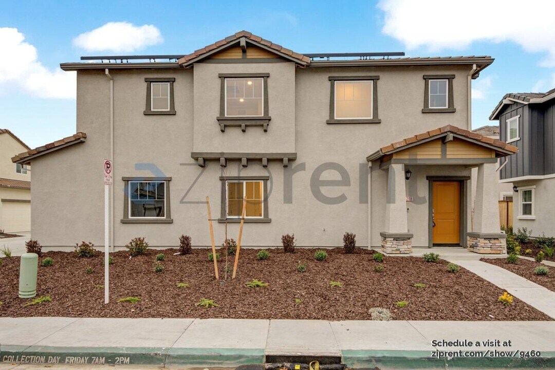 5208 Cumberland Dr in Roseville, CA - Building Photo