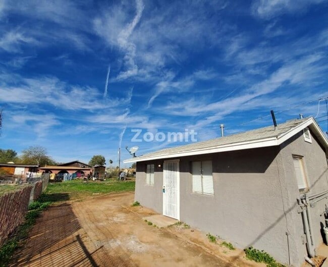 property at 606 W 11th St