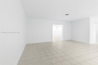 16412 SW 74th Ct in Palmetto Bay, FL - Building Photo - Building Photo