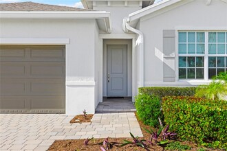 2731 NE Breezeway Cir in Ocean Breeze, FL - Building Photo - Building Photo