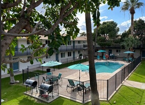 Darwin Apartments in Phoenix, AZ - Building Photo