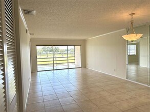 7050 Fairway Bend Ln in Sarasota, FL - Building Photo - Building Photo