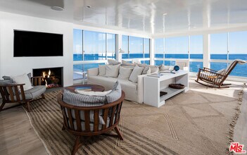 22548 CA-1 in Malibu, CA - Building Photo - Building Photo