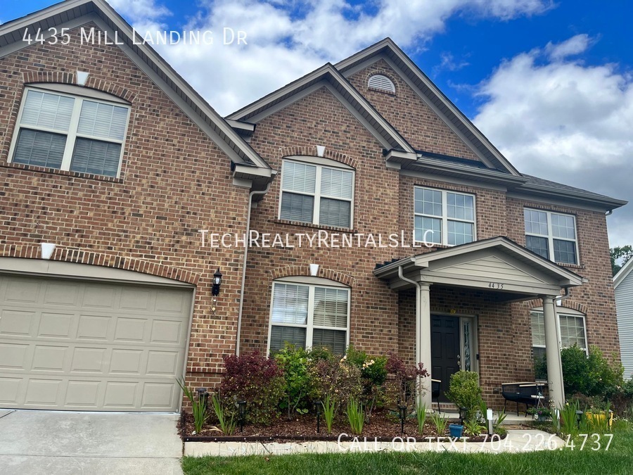 4435 Mill Landing Dr in Harrisburg, NC - Building Photo