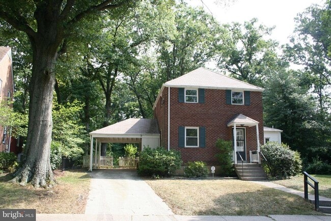 property at 305 N Emerson St
