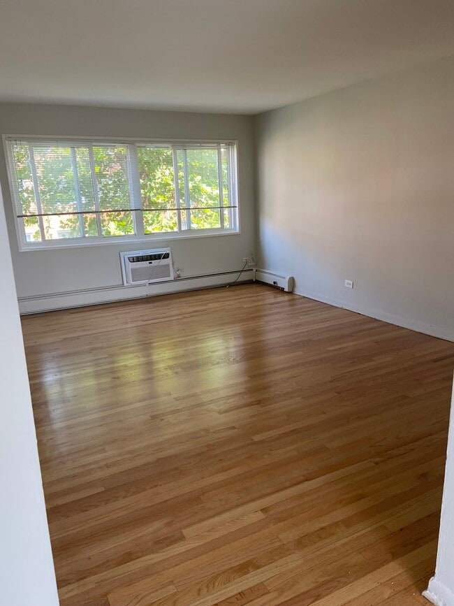 8544 Niles Center Rd, Unit W2 in Skokie, IL - Foto de edificio - Building Photo