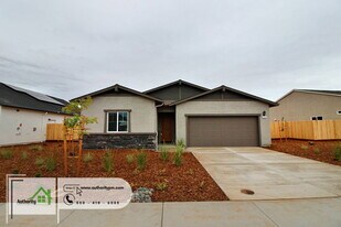 2843 Hopkins Ave in Redding, CA - Building Photo