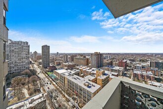6301 N Sheridan Rd, Unit 21J in Chicago, IL - Building Photo - Building Photo