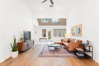 10502 Grand Oak Dr in Austin, TX - Building Photo - Building Photo