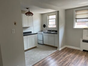 2057 Simon St in Philadelphia, PA - Foto de edificio - Building Photo