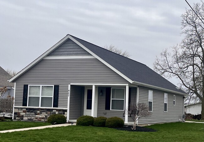 907 Logan St in Wapakoneta, OH - Building Photo - Building Photo