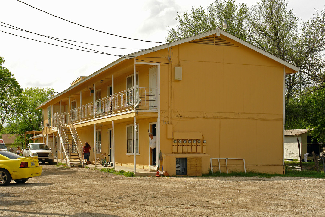 915 SW 36th St in San Antonio, TX - Building Photo