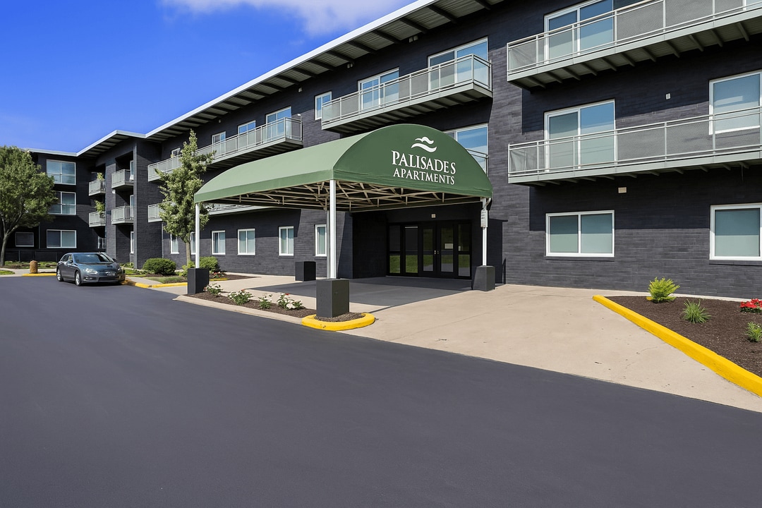 Palisades Apartments in Kansas City, MO - Building Photo