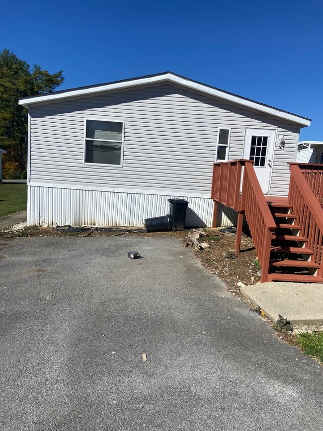 103 Boxwood Ln in Beaver, WV - Building Photo - Building Photo