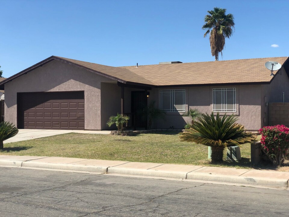 4868 W 19th Pl in Yuma, AZ - Building Photo