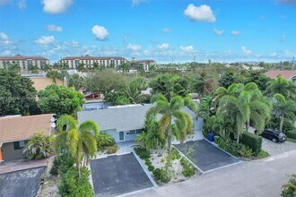 2618 NE 10th Terrace in Wilton Manors, FL - Building Photo - Building Photo