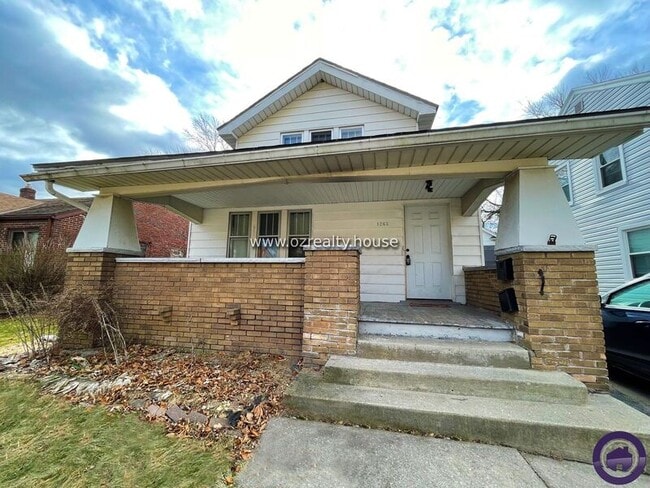 property at 1263 Crestwood Rd