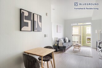 17645 NE 69th Ct in Redmond, WA - Building Photo - Building Photo