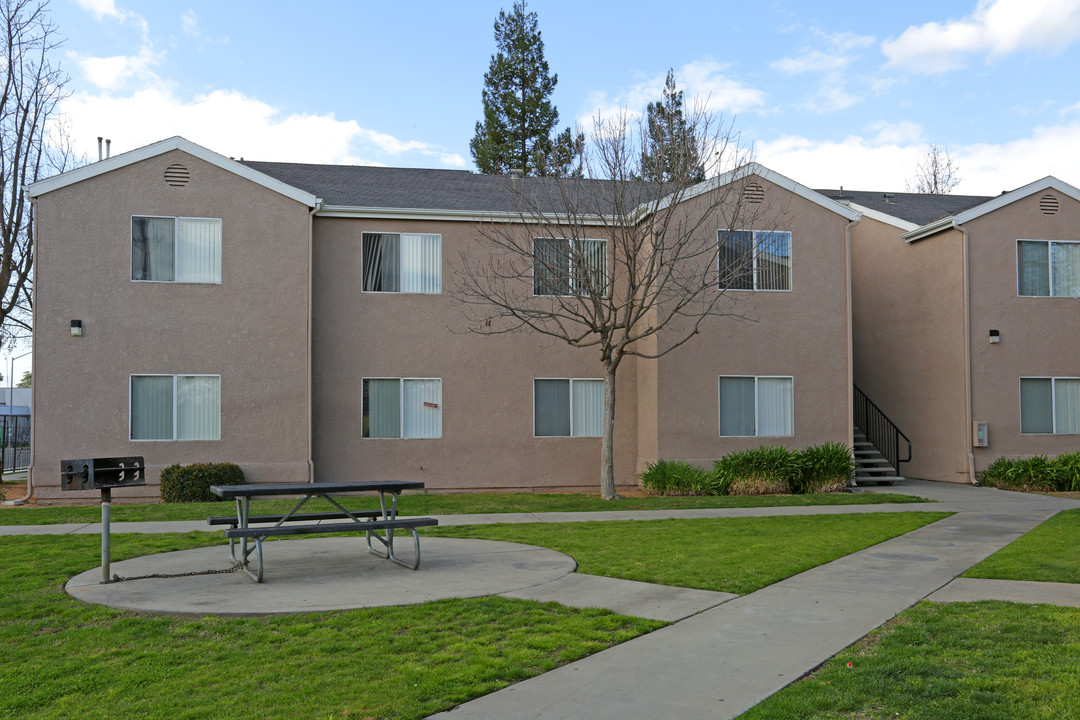 Sunrise Terrace Apartments in Madera, CA - Building Photo