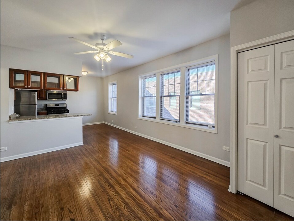 3730 N Sheffield Ave, Unit 3708-407 in Chicago, IL - Building Photo